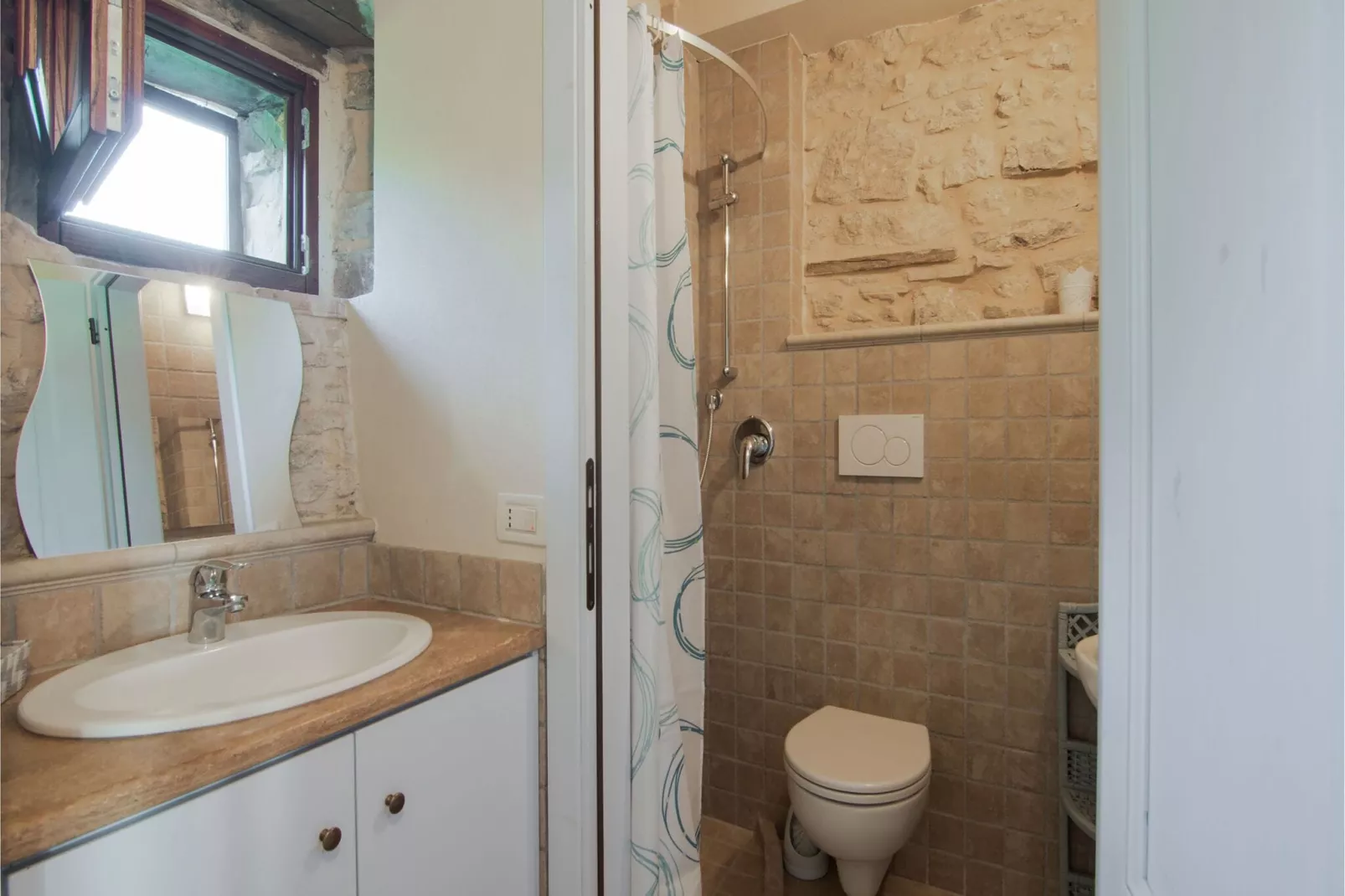 La Grotta-Bathroom