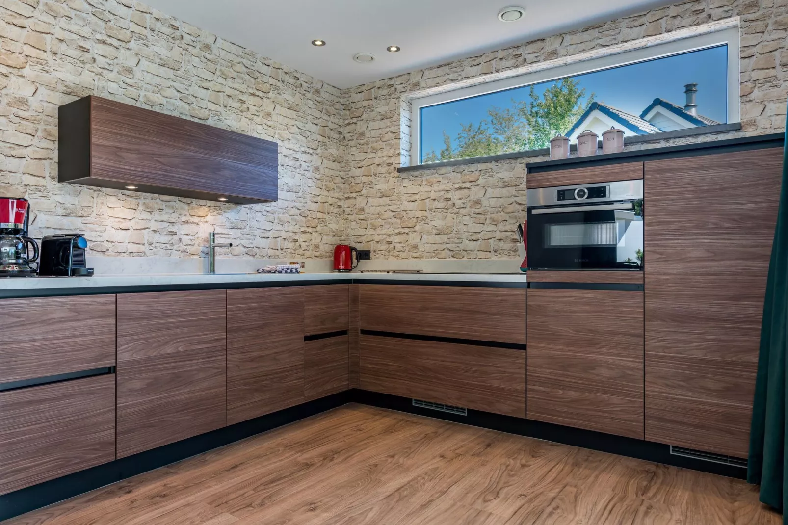 Bruine Kiekendief-Kitchen