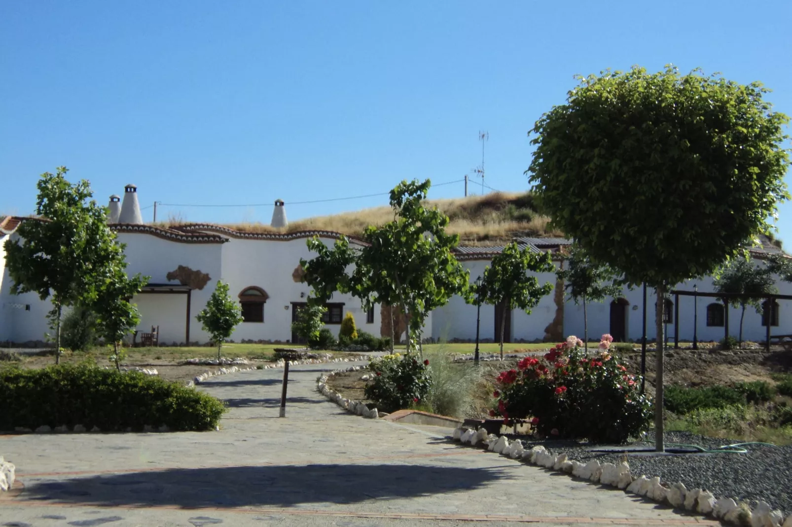 Cueva 1 bedroom-Exterior summer