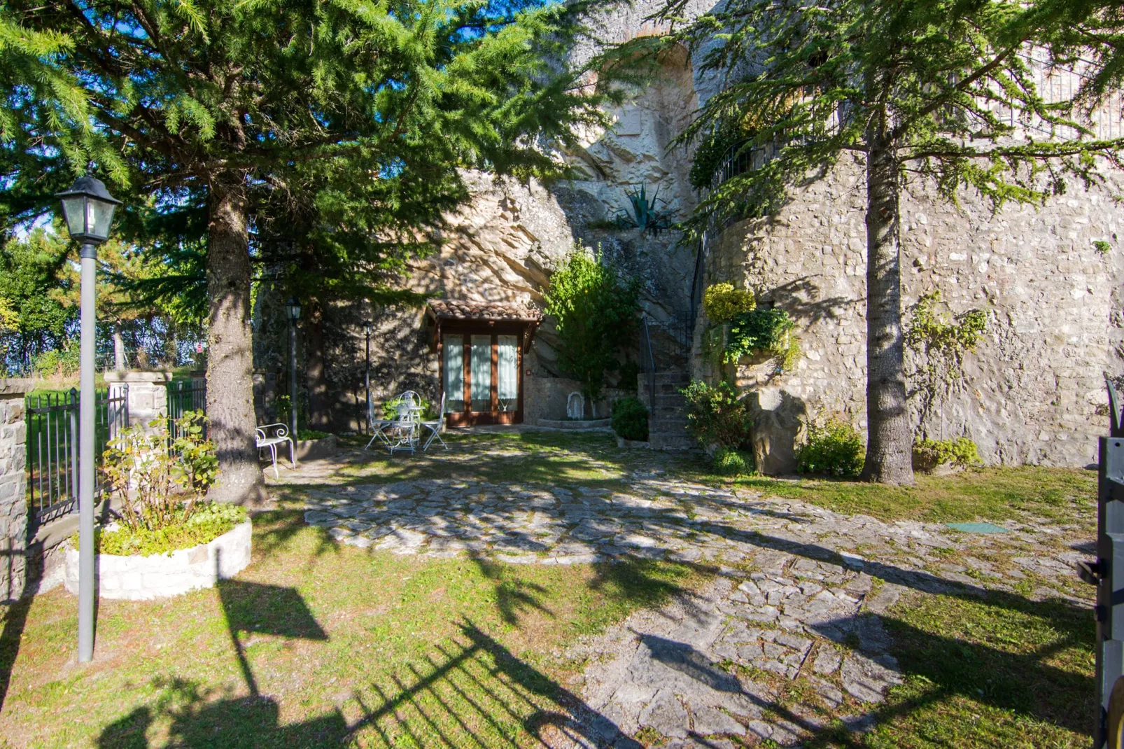 La Grotta-Gardens summer