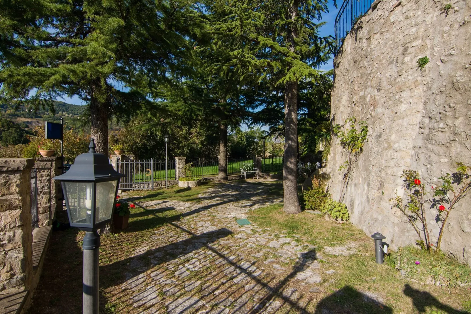 La Grotta-Gardens summer