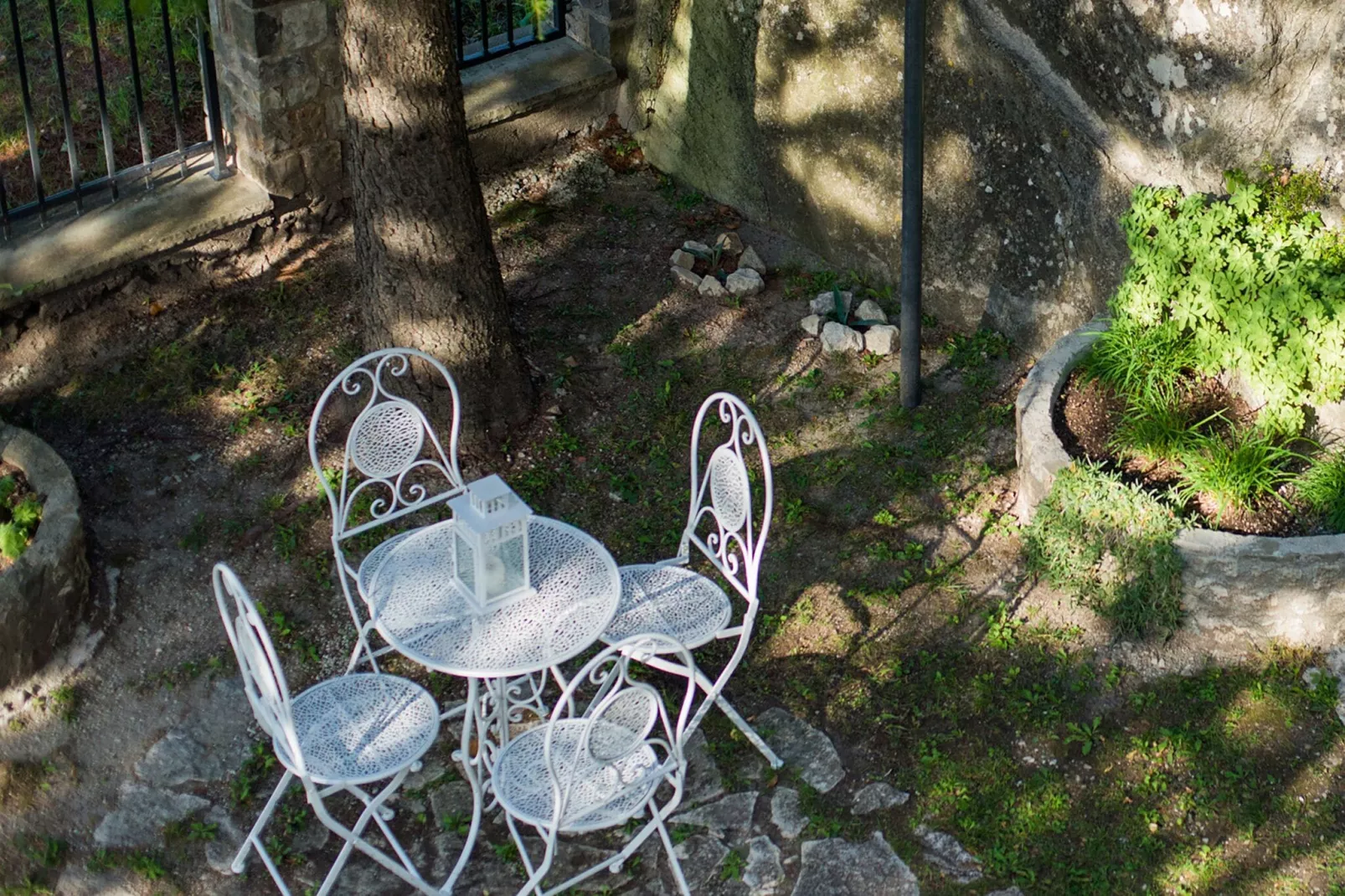 La Grotta-Gardens summer