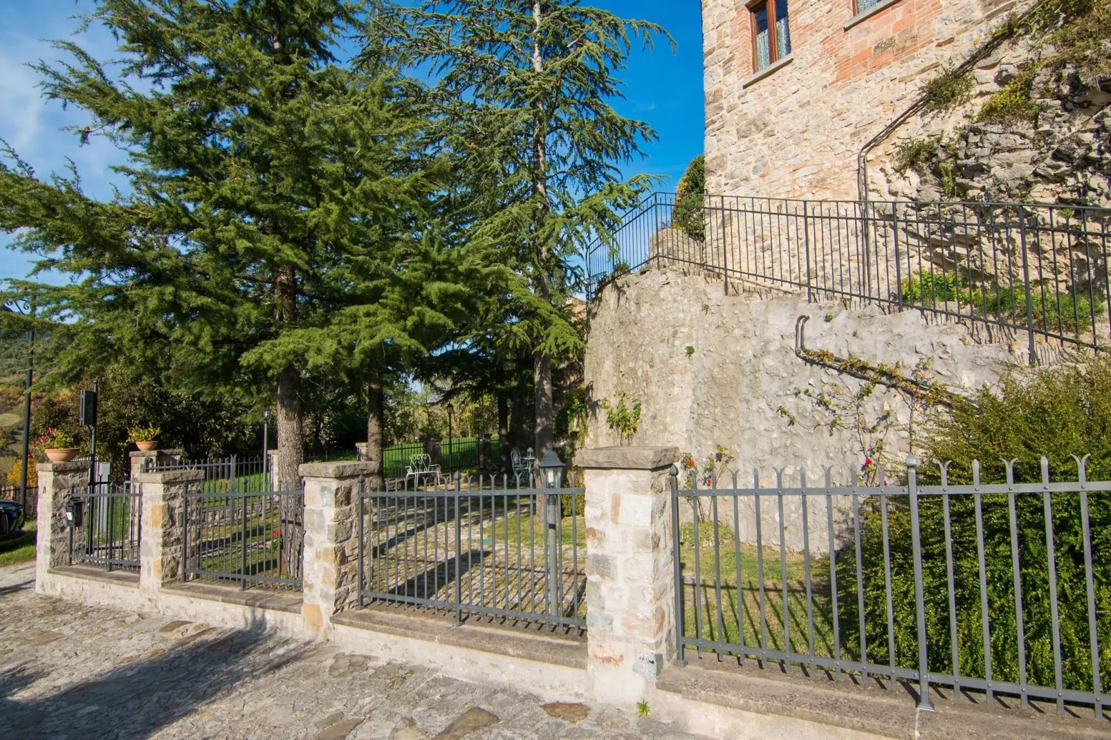 La Grotta-Areas summer 1km