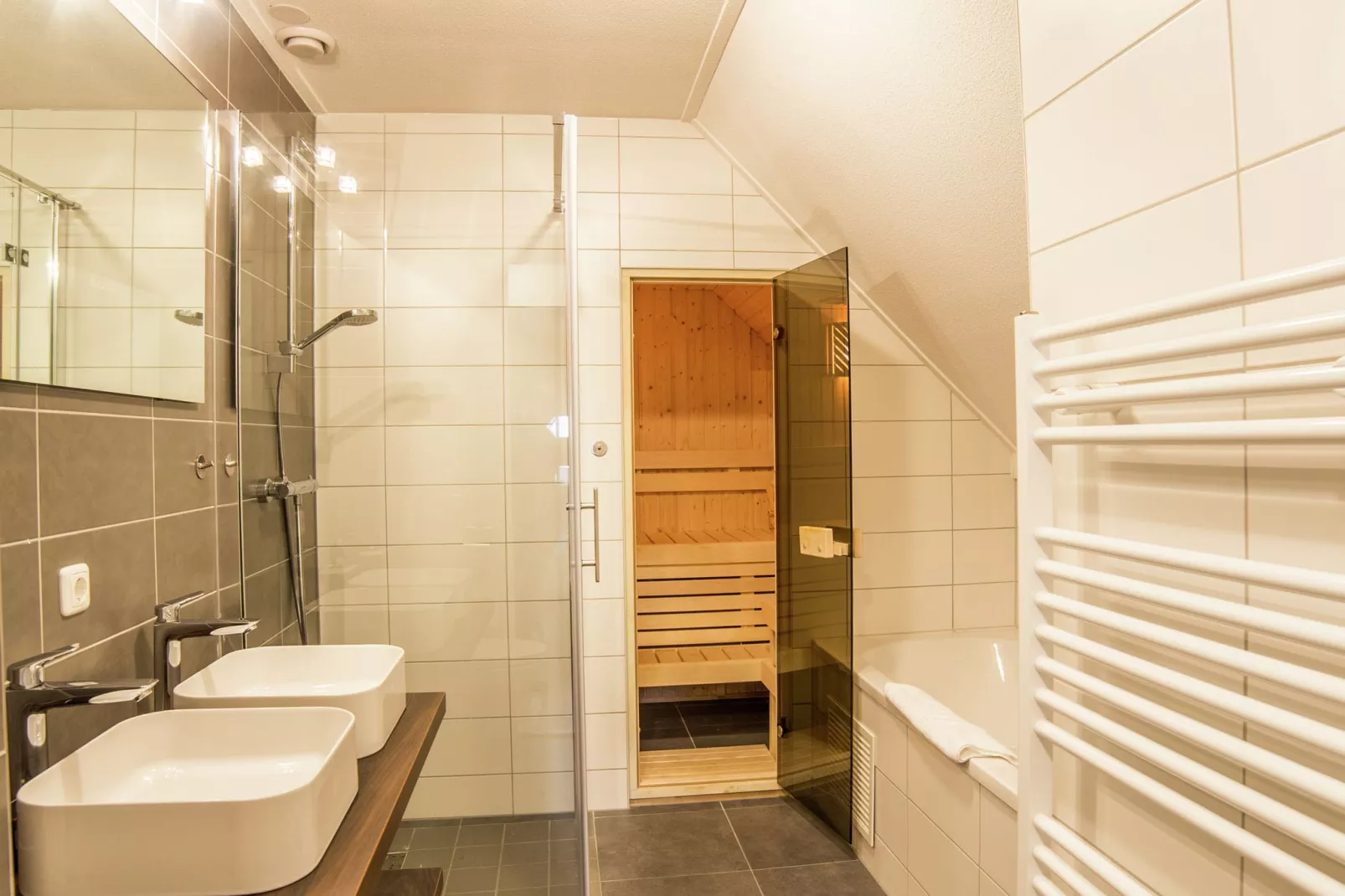 Resort Maastricht 2-Bathroom