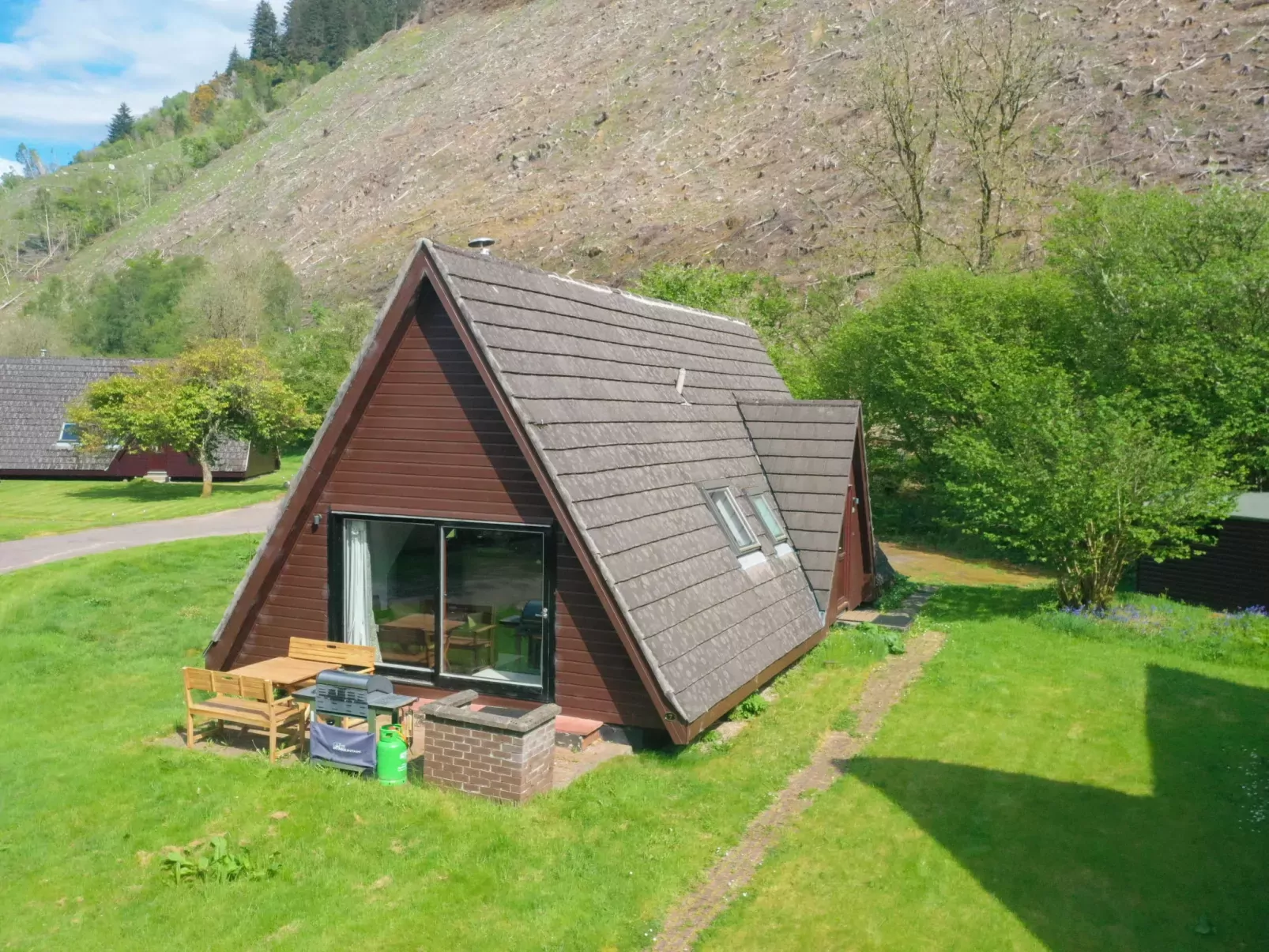 Caledonia Lodge-Outside