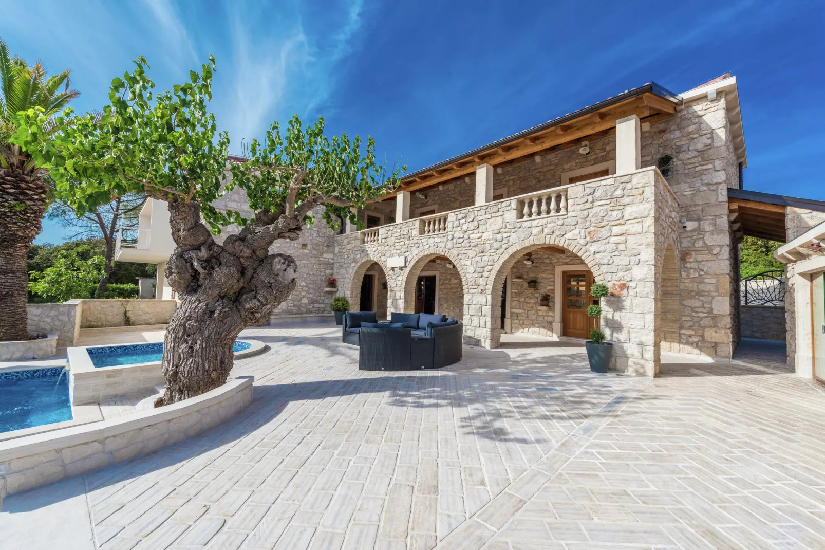 Villa Dumina-Exterior summer