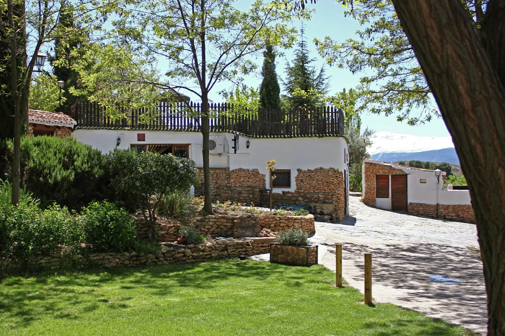 Cueva 2-Jardin d'été