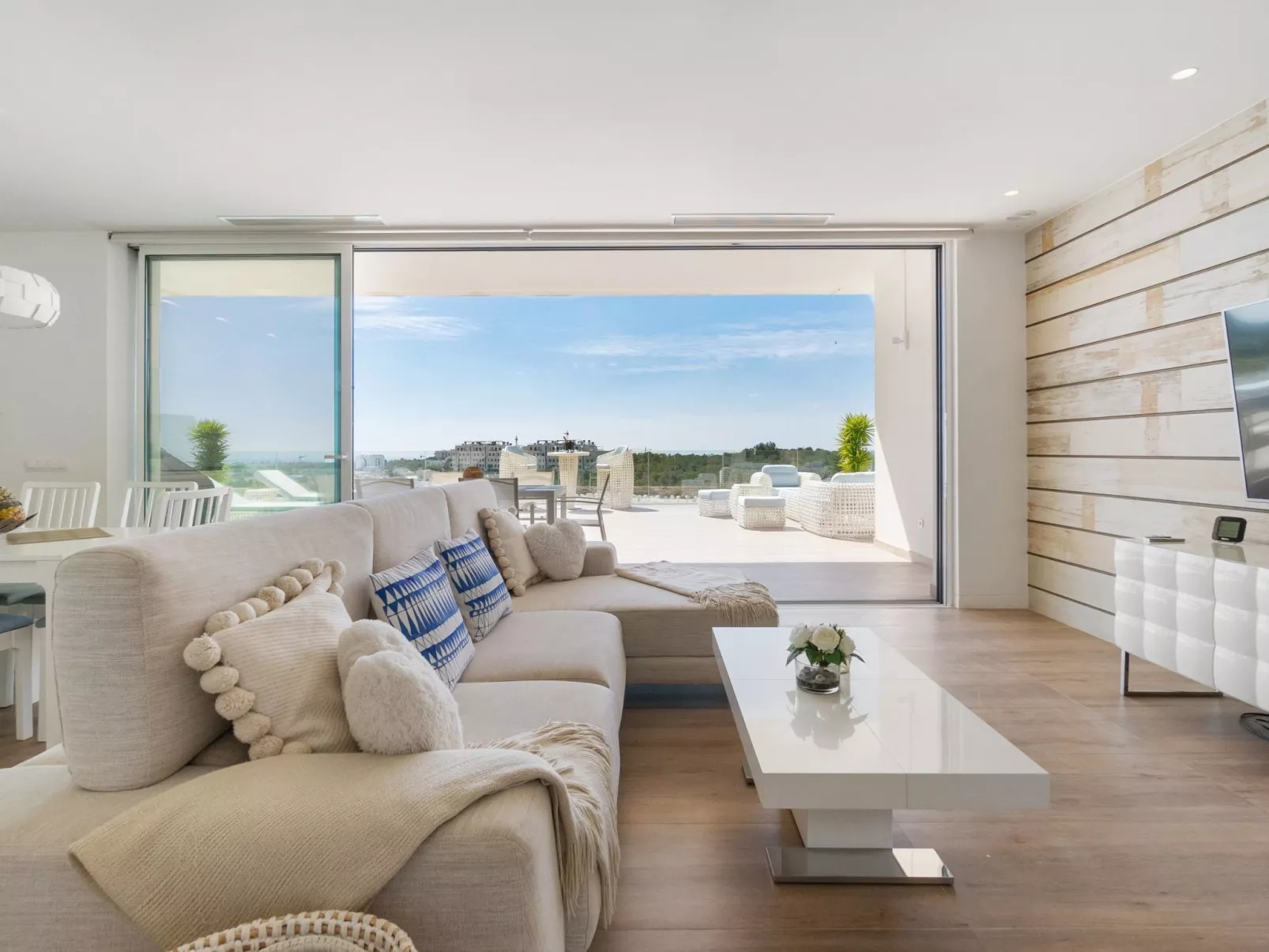 Las Colinas Golf & Country Club-Inside
