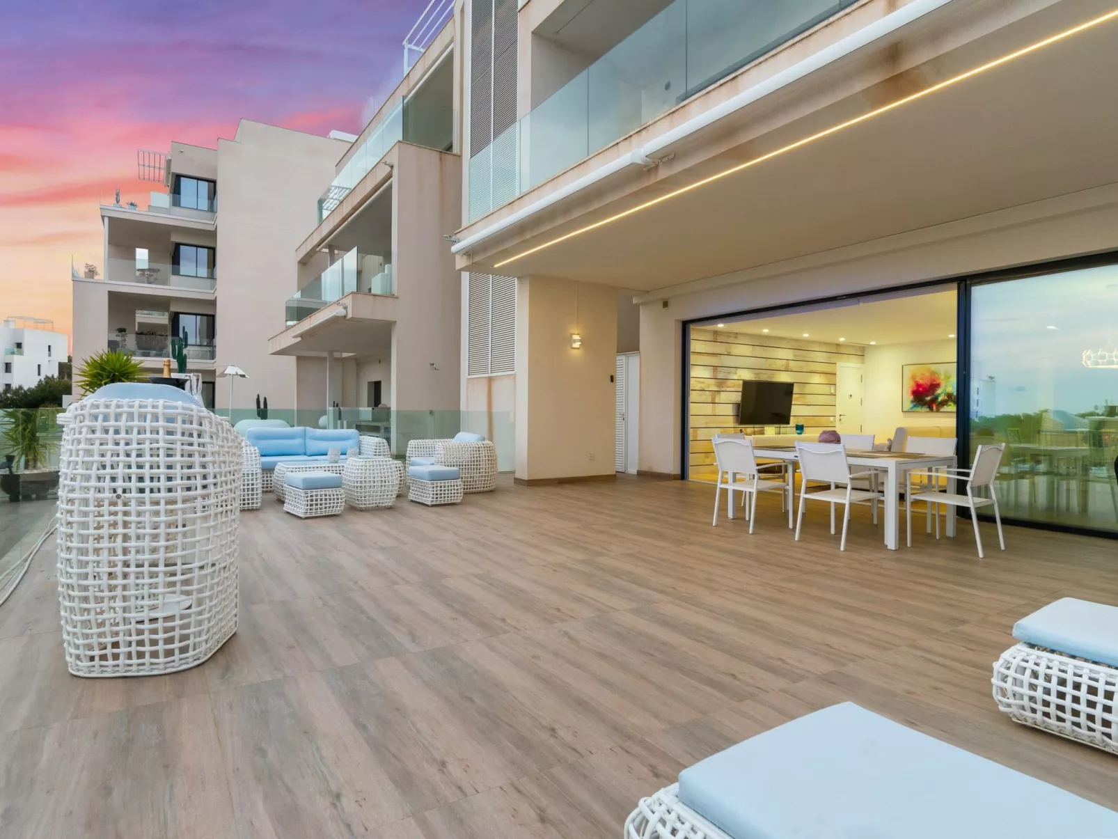Las Colinas Golf & Country Club-Inside