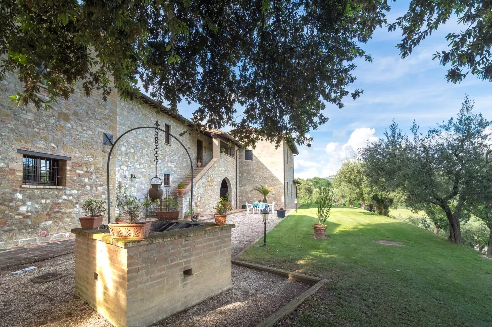 Il Mandorlo-Gardens summer