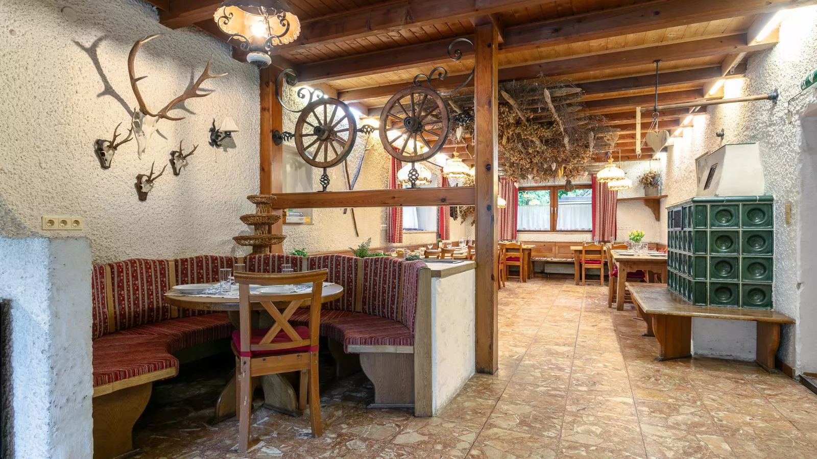 Alpin Hideaway XL-Dining room