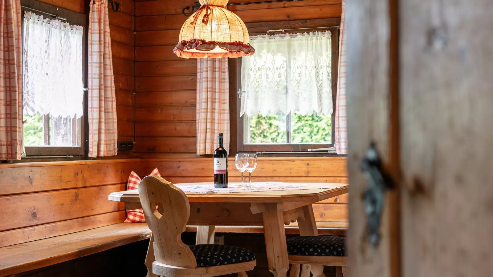 Alpin Hideaway L-Dining room