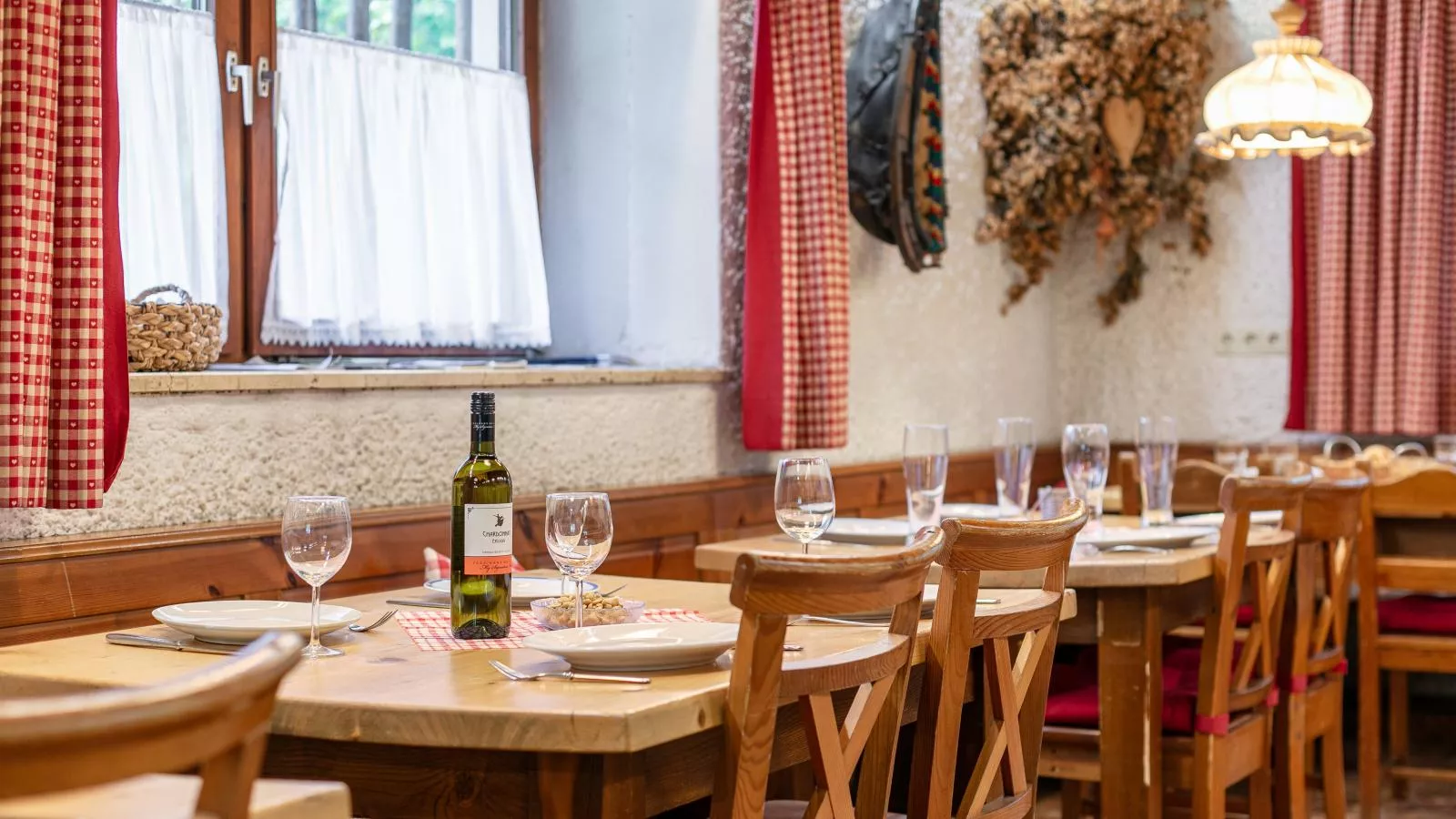 Alpin Hideaway L-Dining room