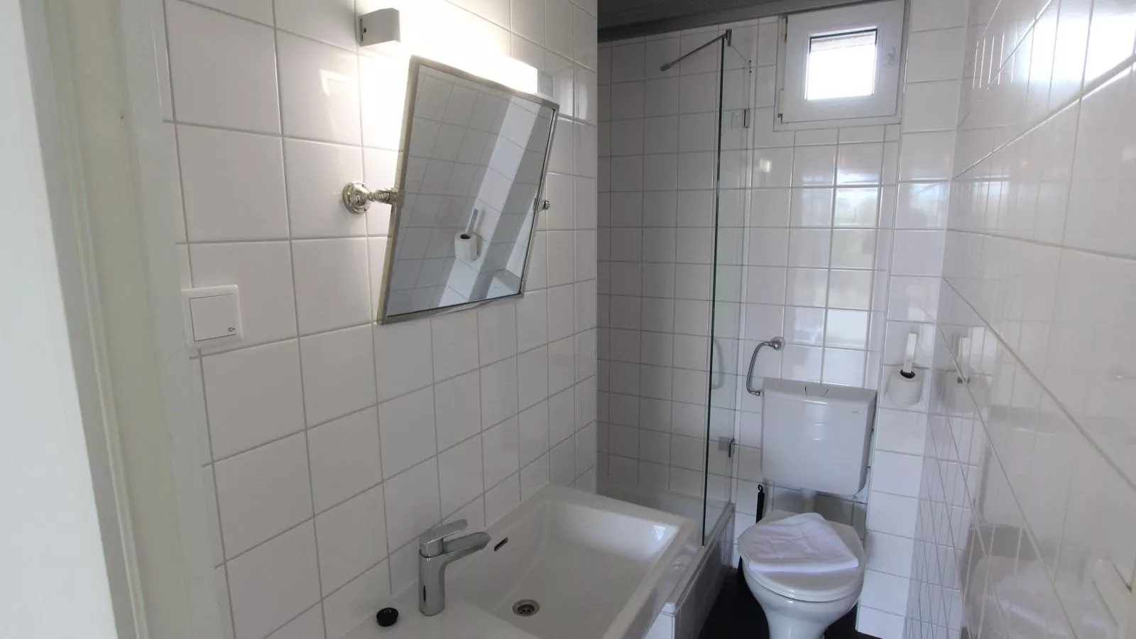 Beachhouse I-Bathroom