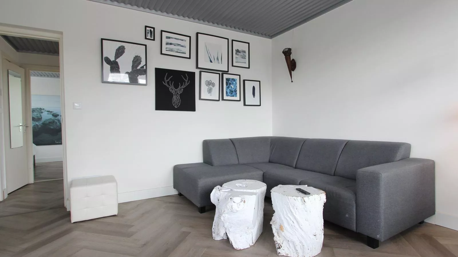 Beachhouse I-Living room