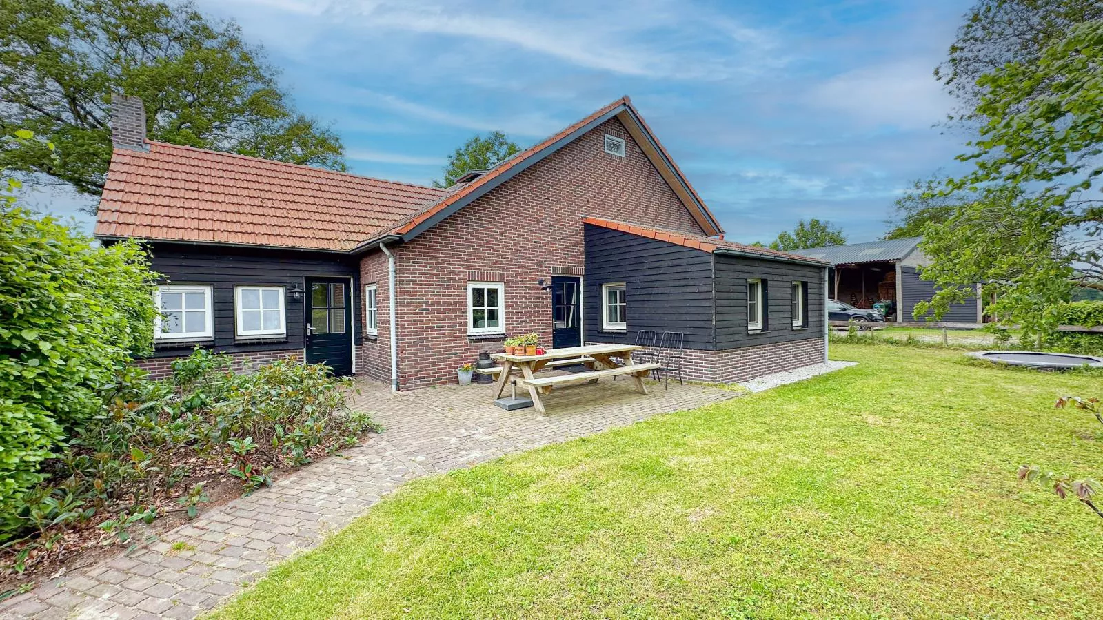 Op de Beemd-Exterior summer