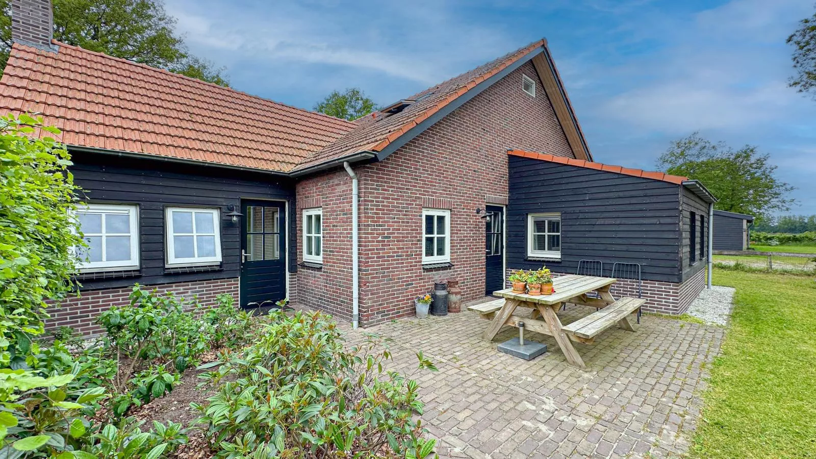 Op de Beemd-Exterior summer