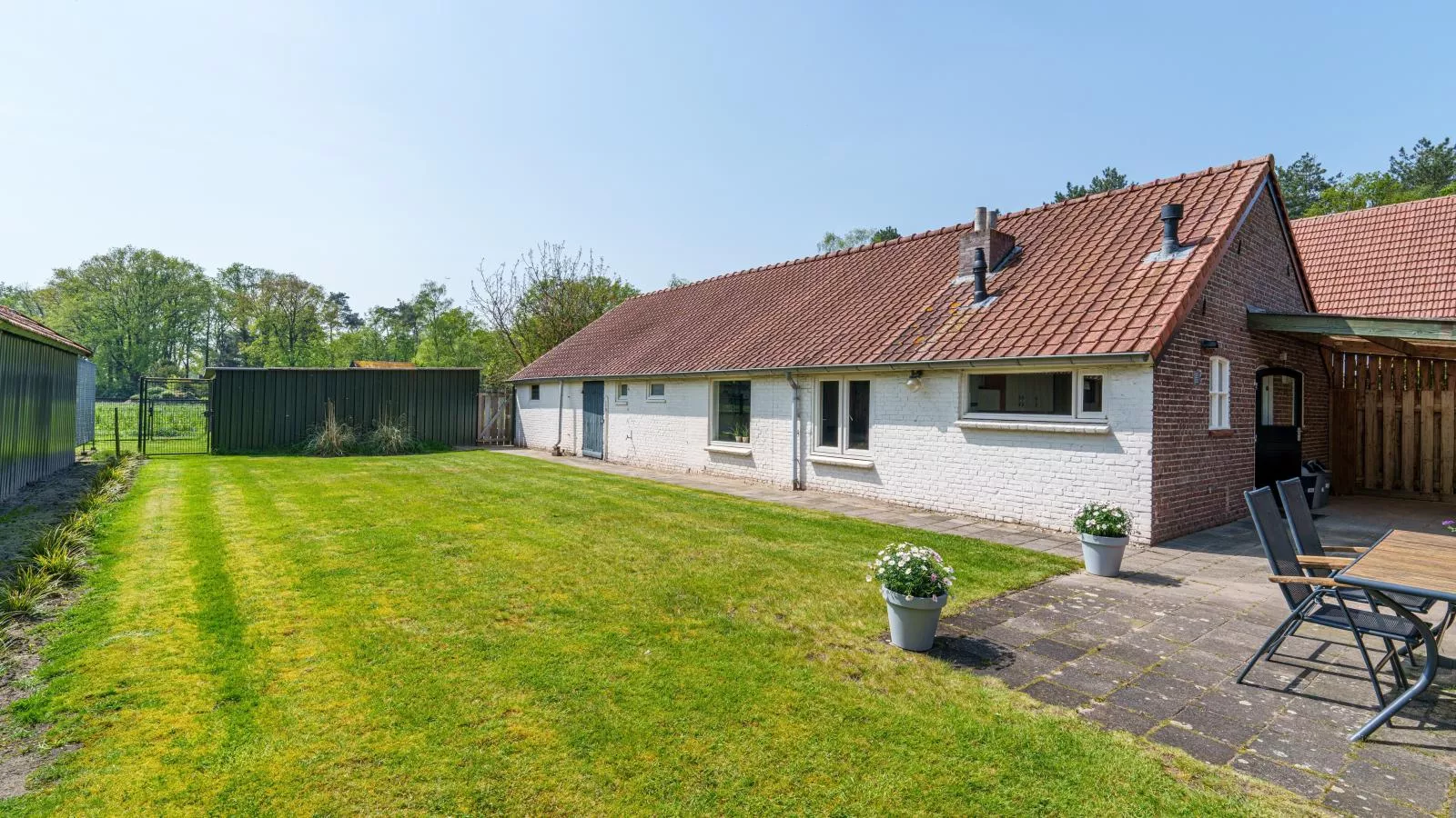 Achter de Vijf Linden-Exterior summer