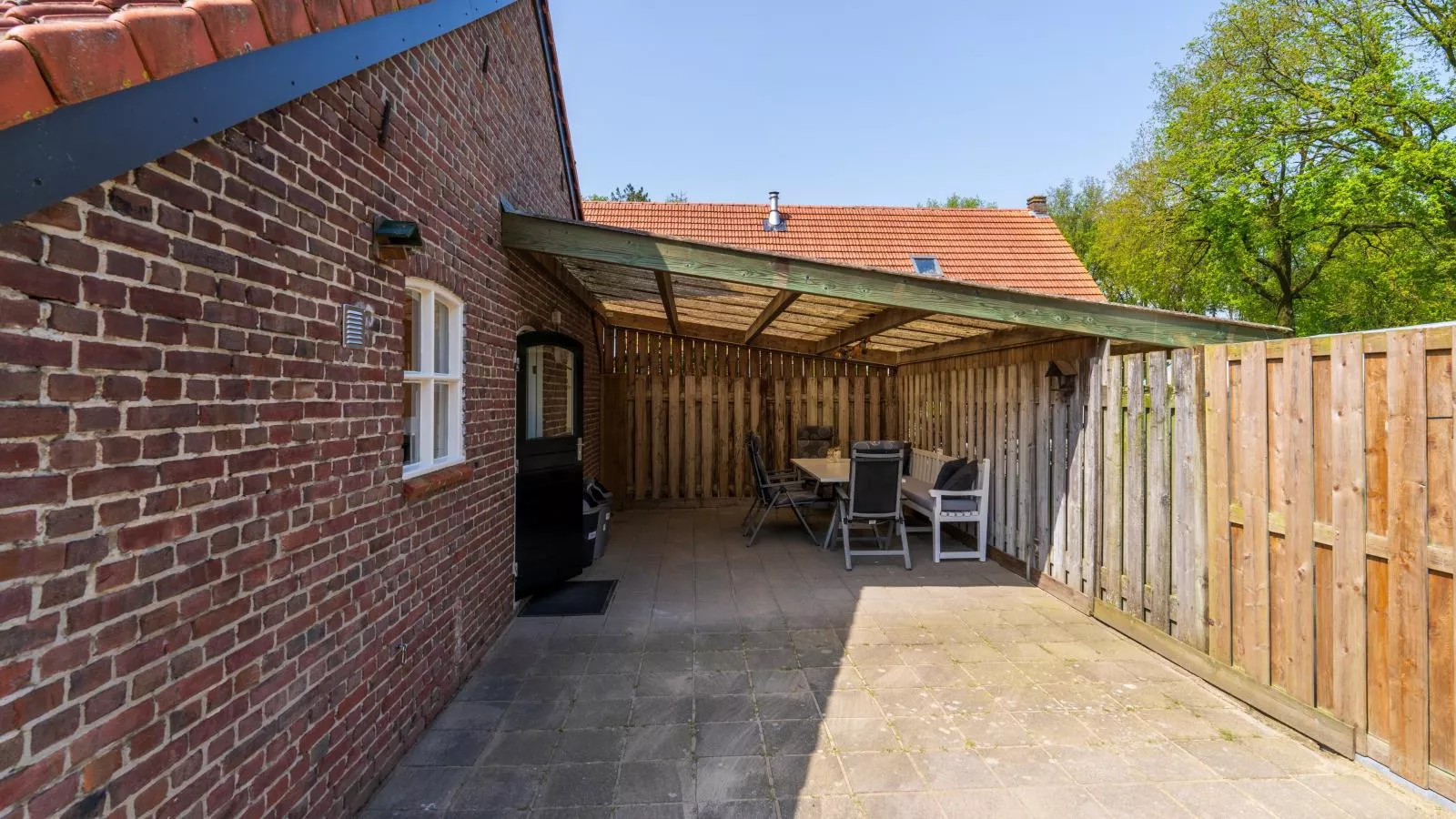 Achter de Vijf Linden-Terrace balcony