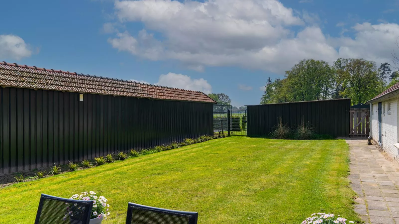 Achter de Vijf Linden-Gardens summer