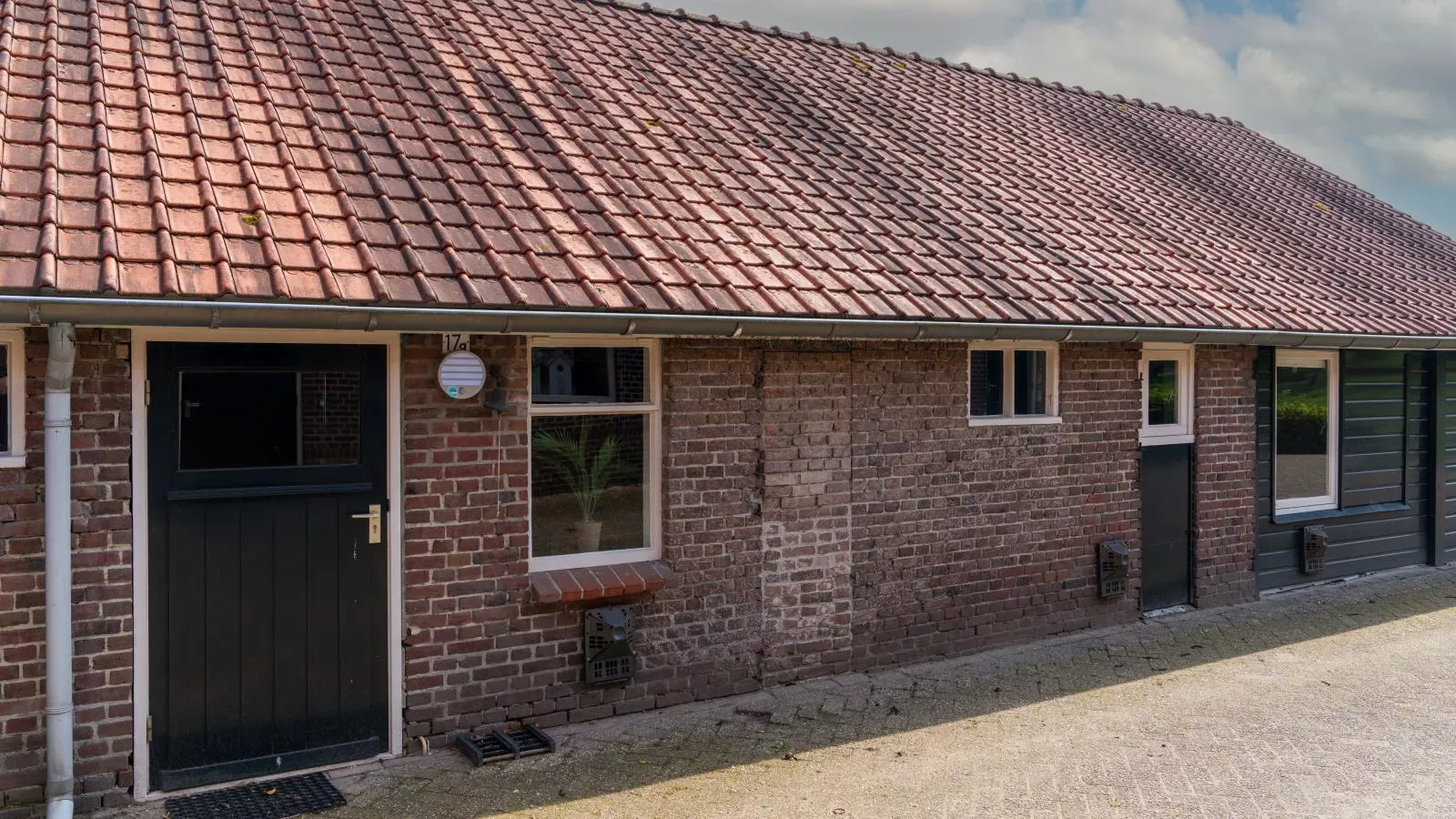 Achter de Vijf Linden-Exterior summer