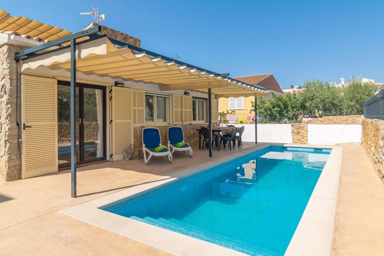 Can Clavell-Exterior summer