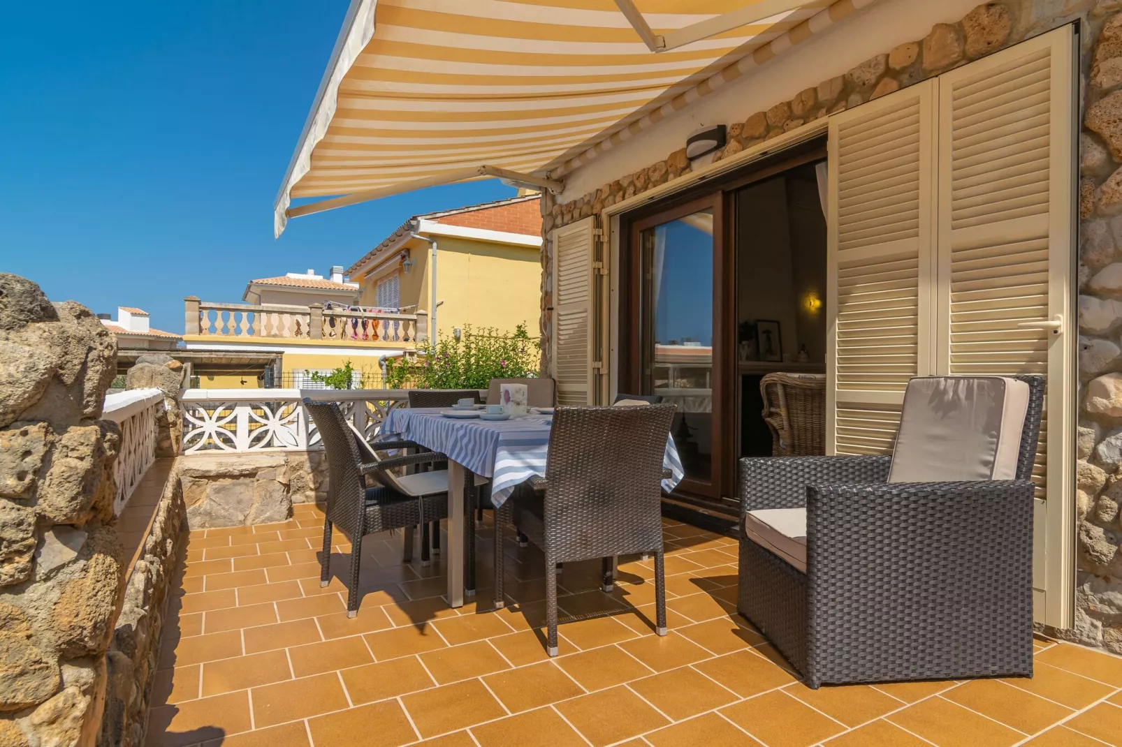Can Clavell-Exterior summer