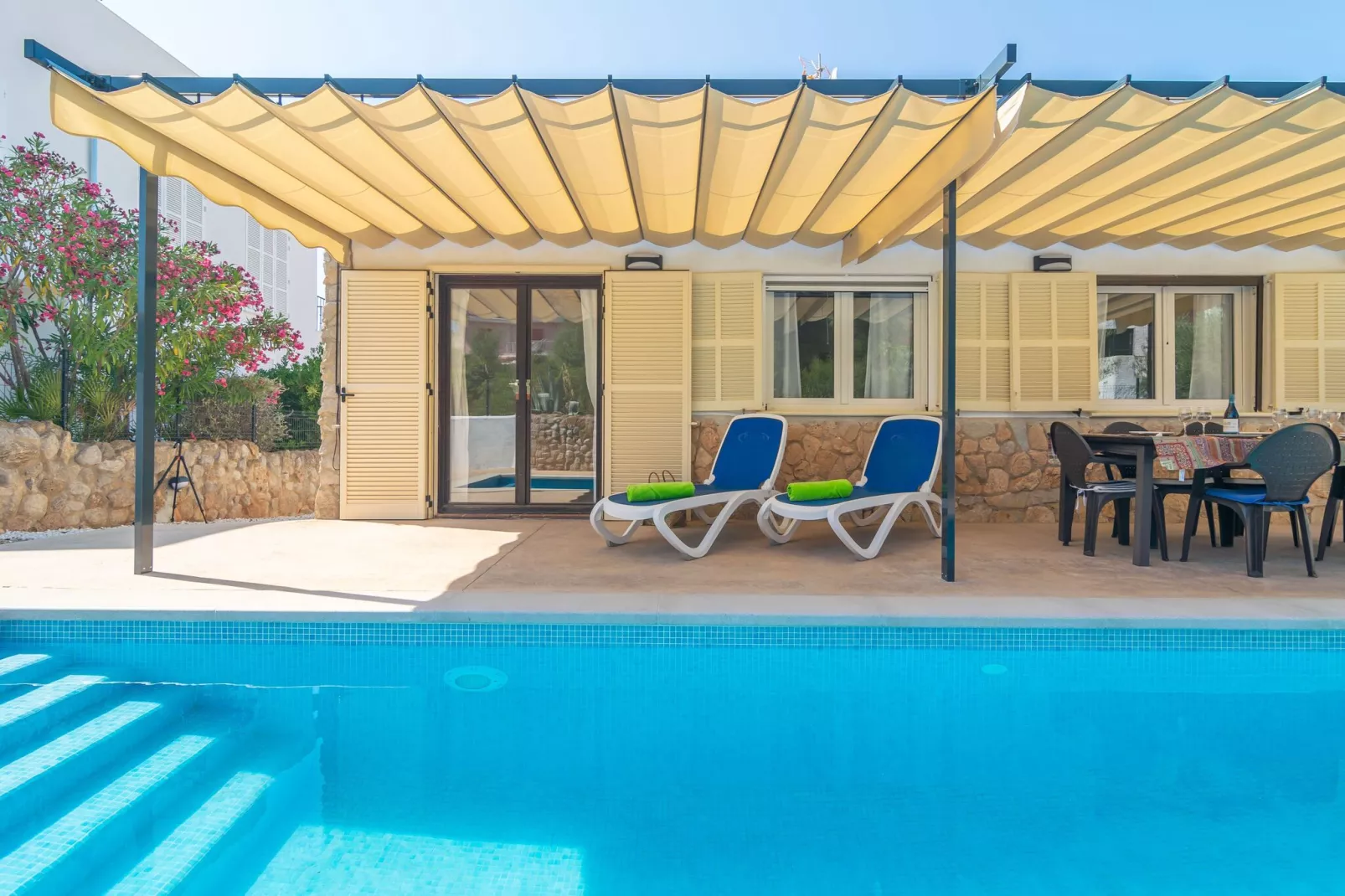Can Clavell-Exterior summer