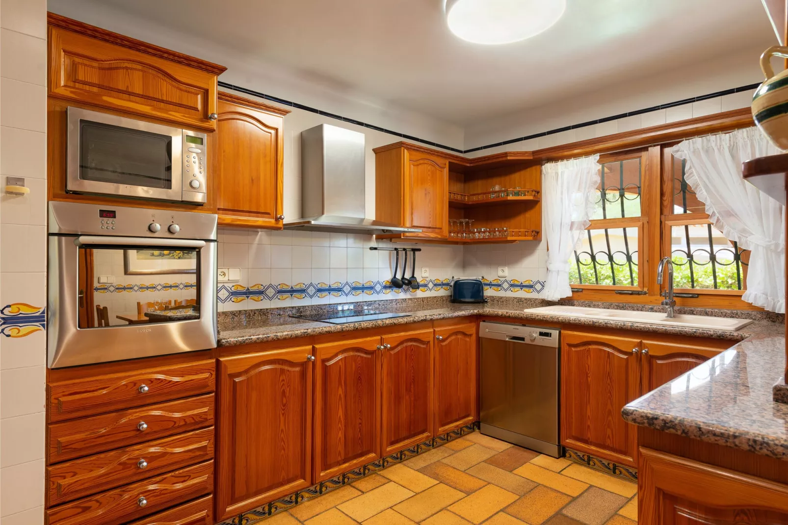 Mulholland Villa-Cuisine
