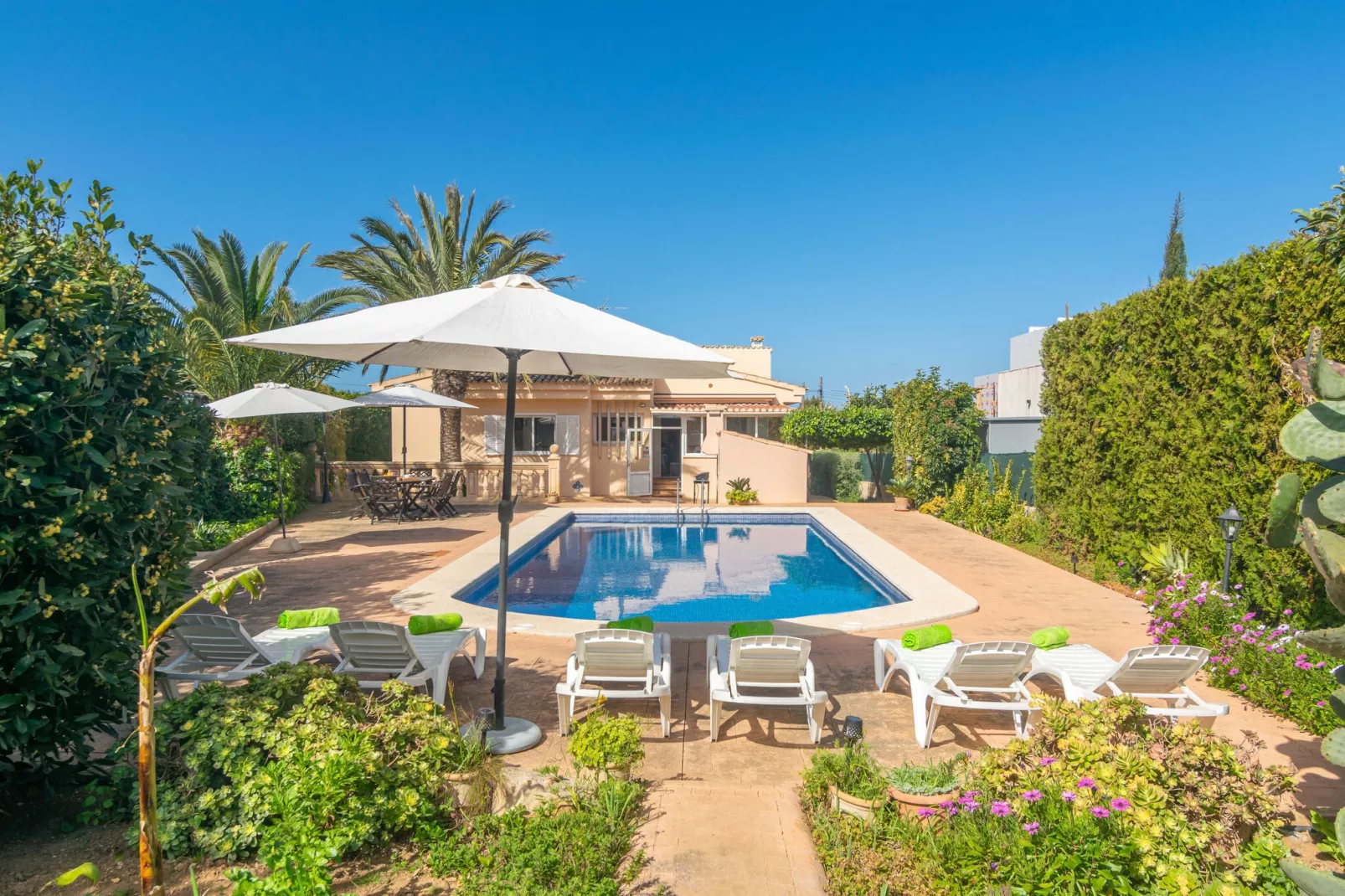 Can Moragues & Martorell-Exterior summer