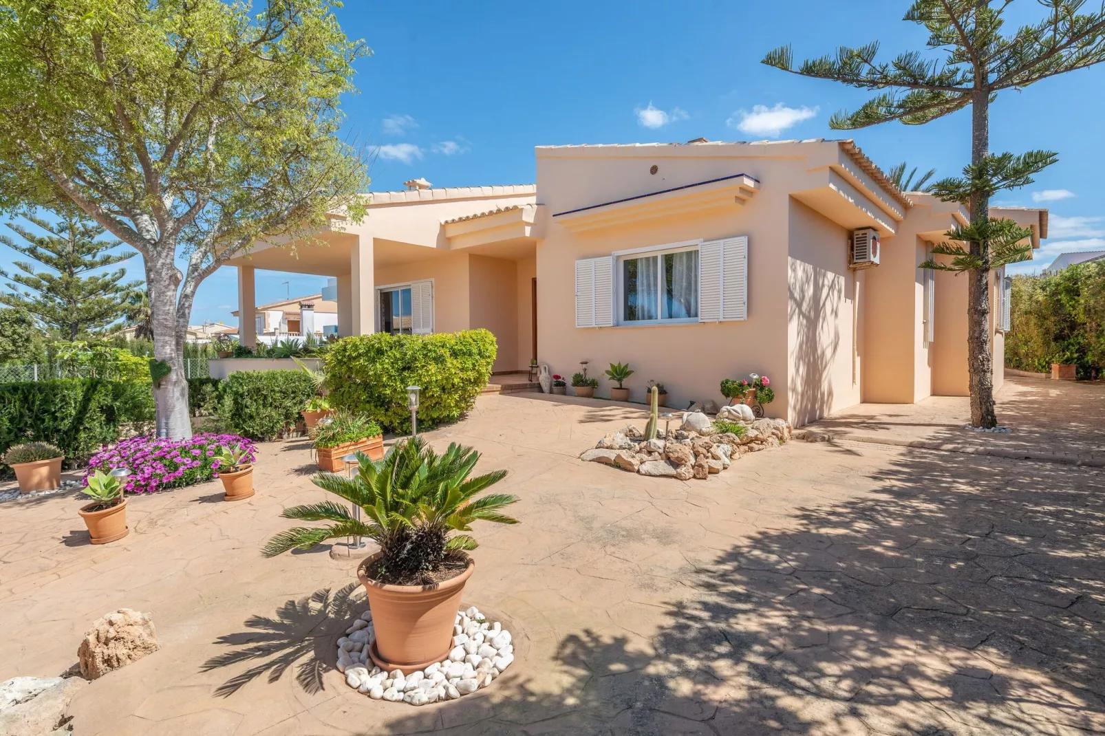 Can Moragues & Martorell-Exterior summer