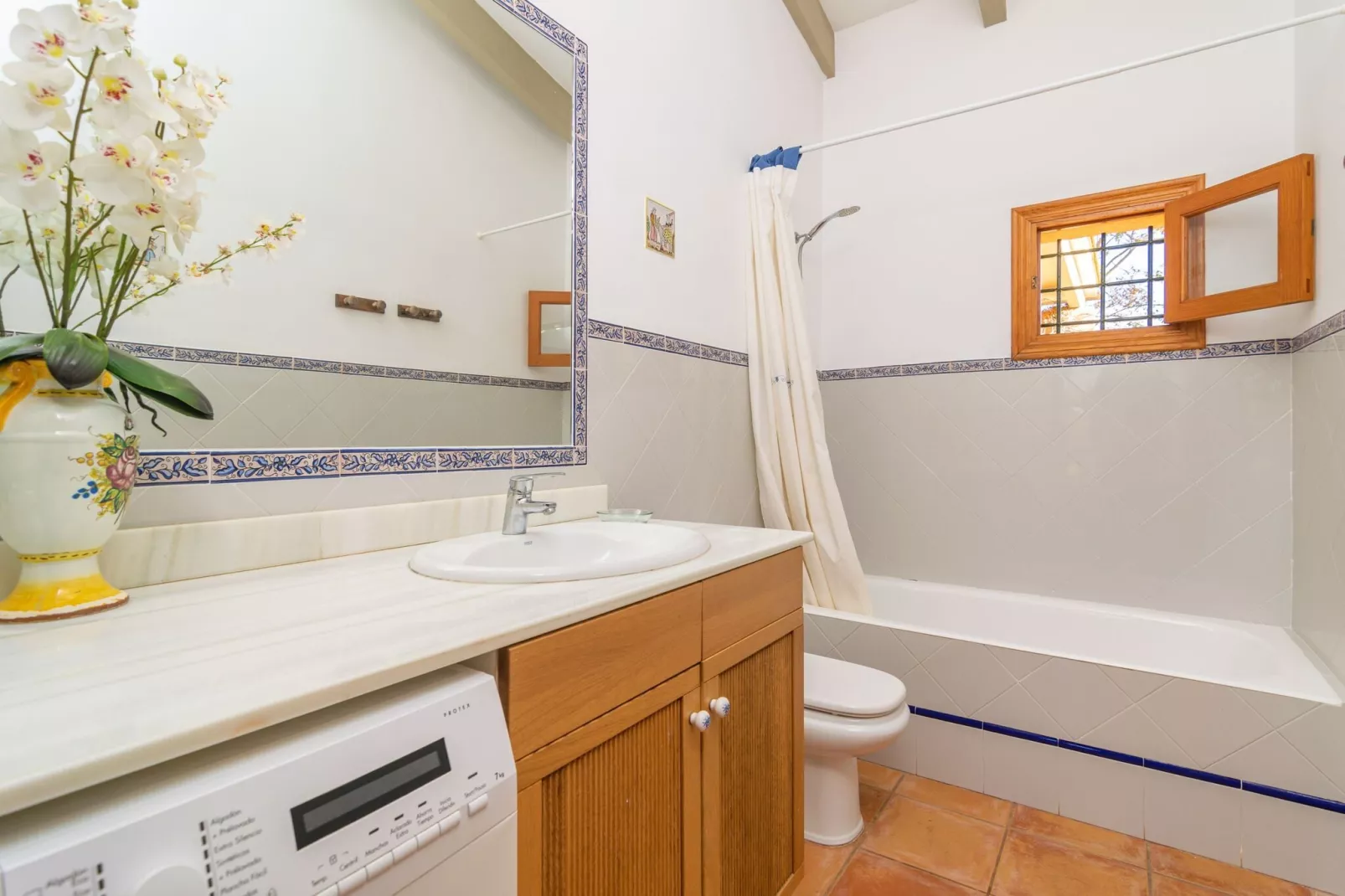 Can Pintat-Bathroom