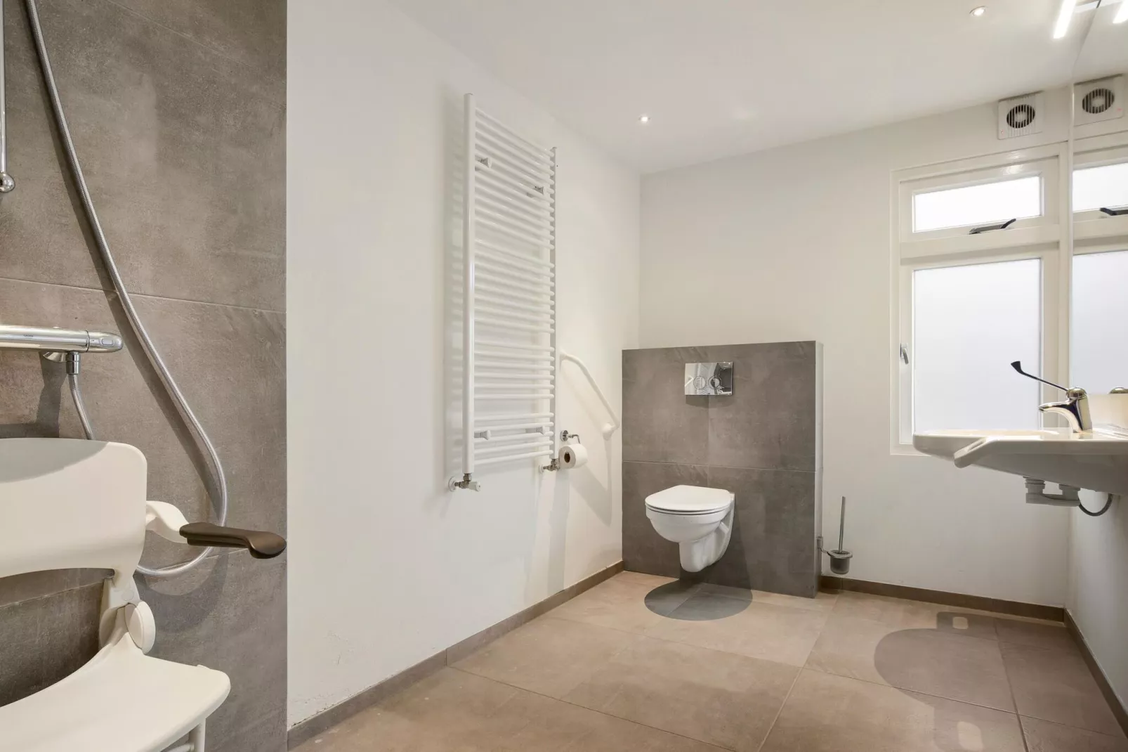 Waterpark De Bloemert 18-Bathroom