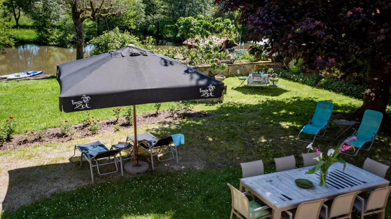 Gîte Côté Rivière-Gardens summer