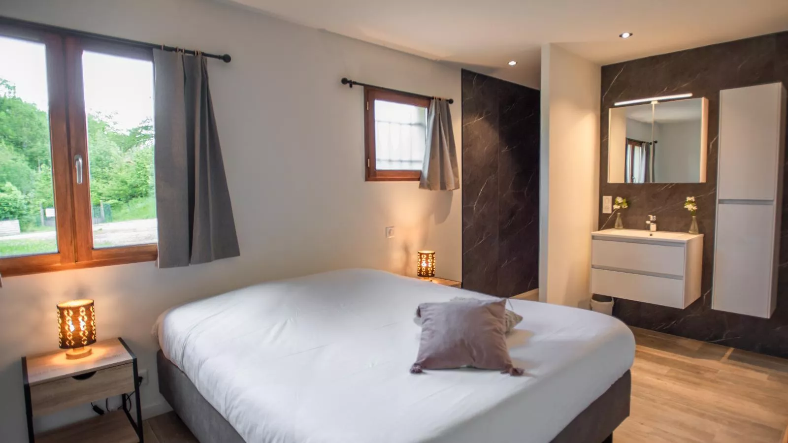 Le Lac Bleu 22-Bedroom