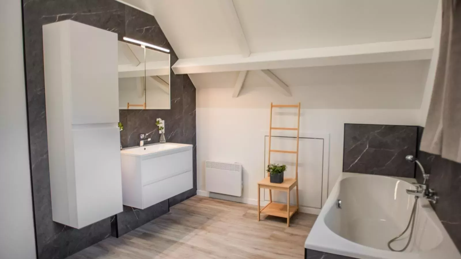 Le Lac Bleu 22-Bathroom