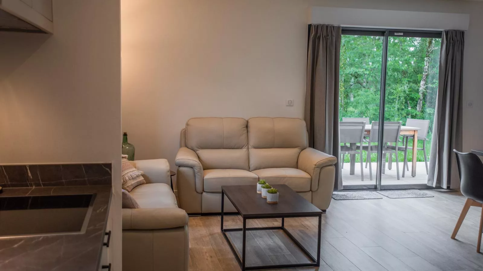 Le Lac Bleu 22-Living room