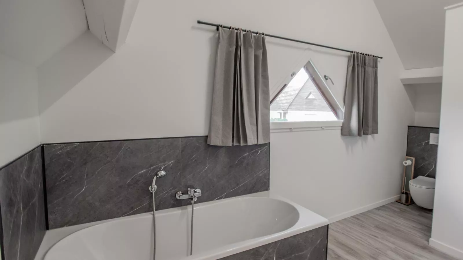 Le Lac Bleu 22-Bathroom