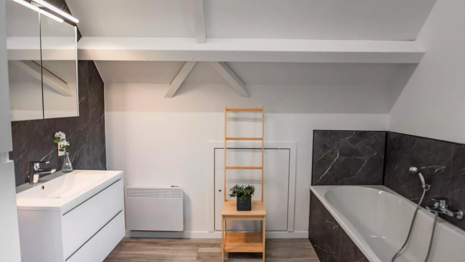 Le Lac Bleu 22-Bathroom