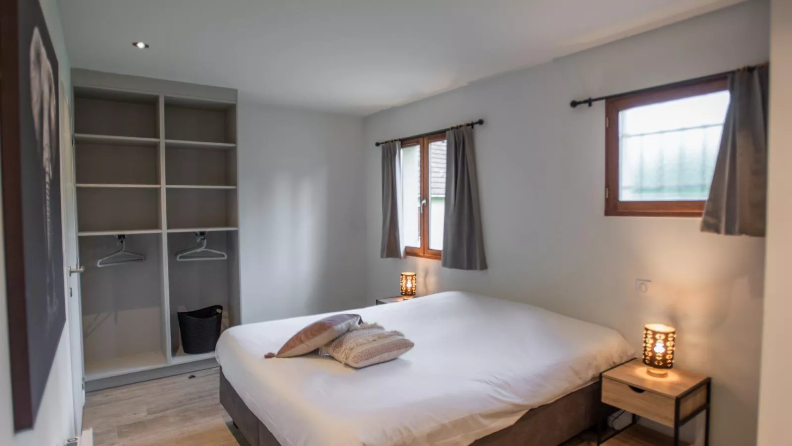 Le Lac Bleu 22-Bedroom