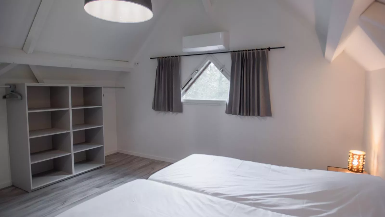 Le Lac Bleu 22-Bedroom