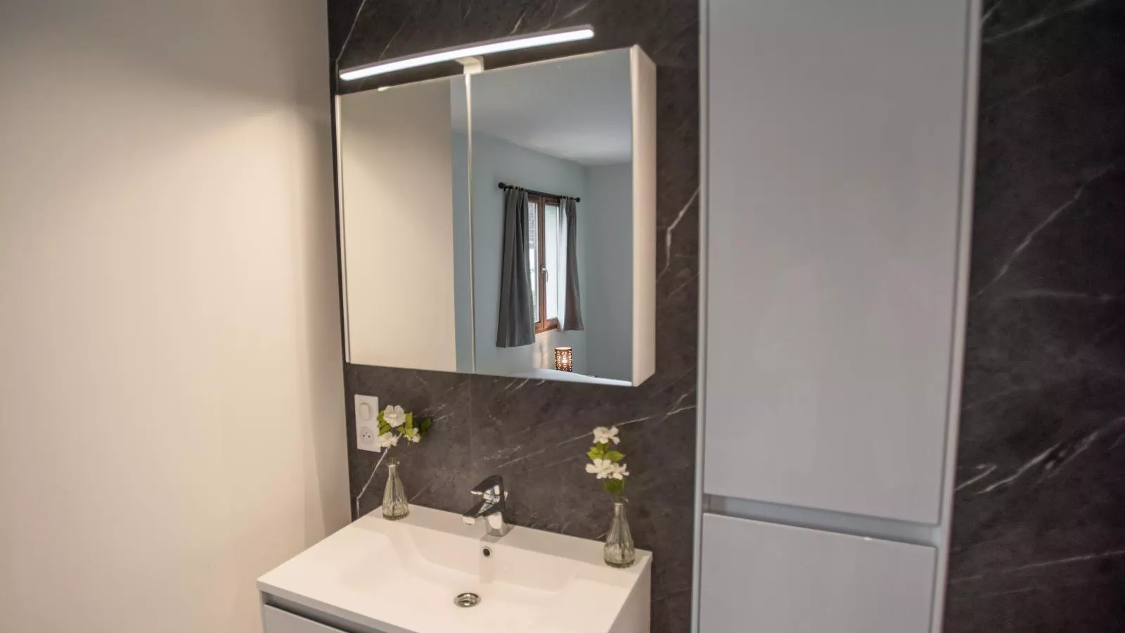 Le Lac Bleu 22-Bathroom