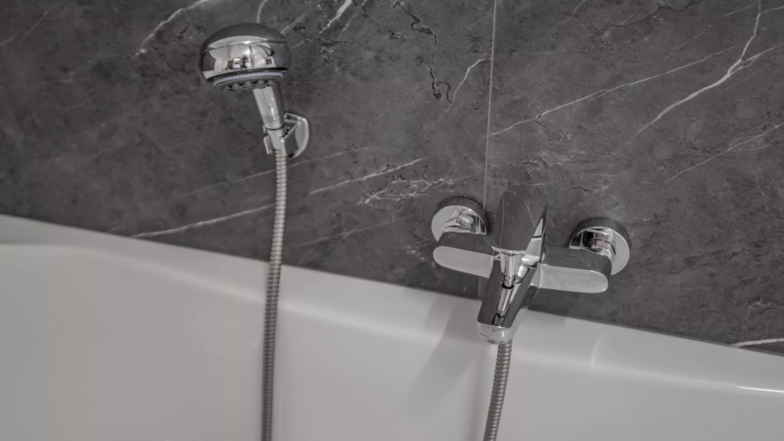 Le Lac Bleu 22-Bathroom