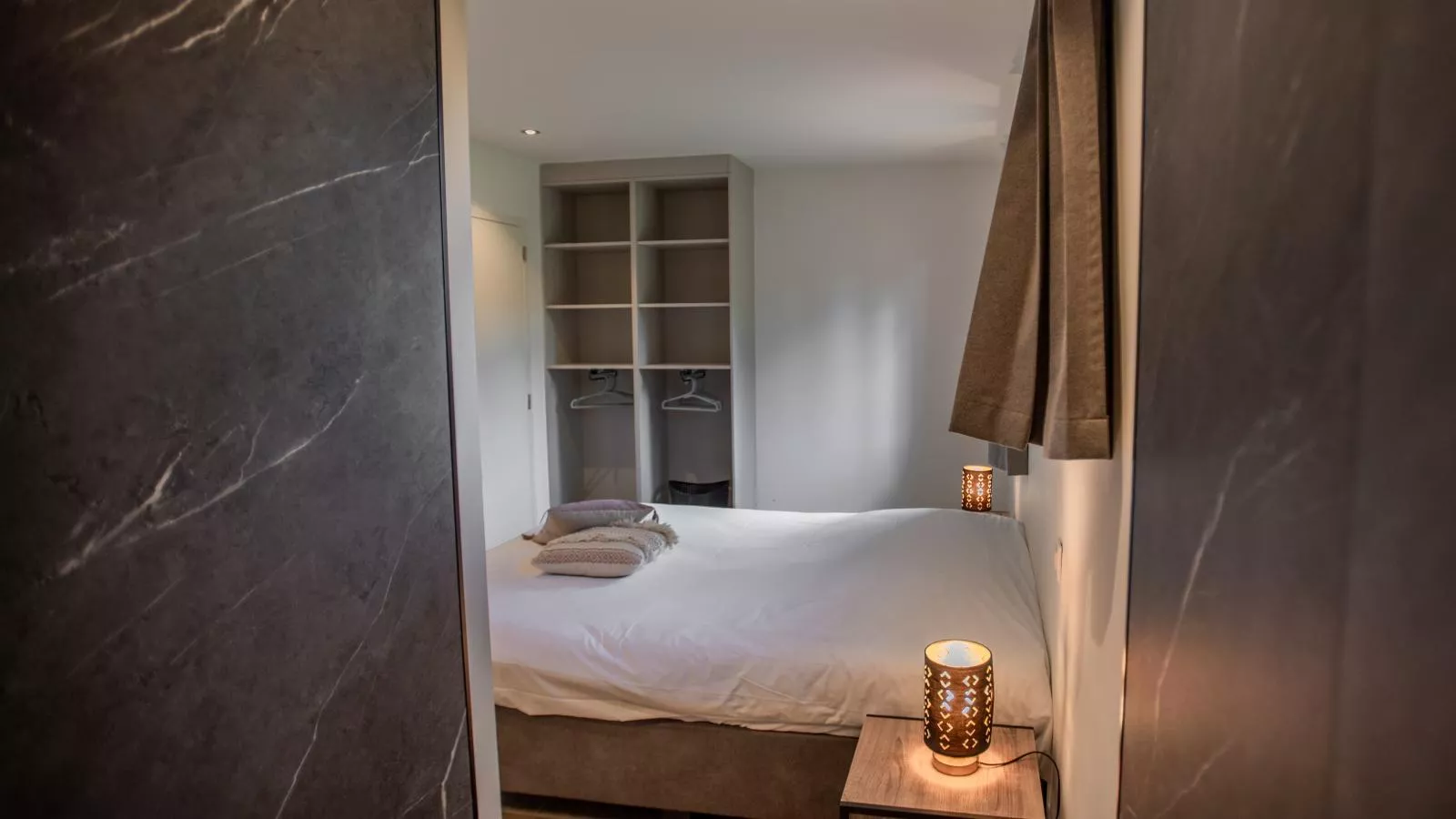 Le Lac Bleu 22-Bedroom