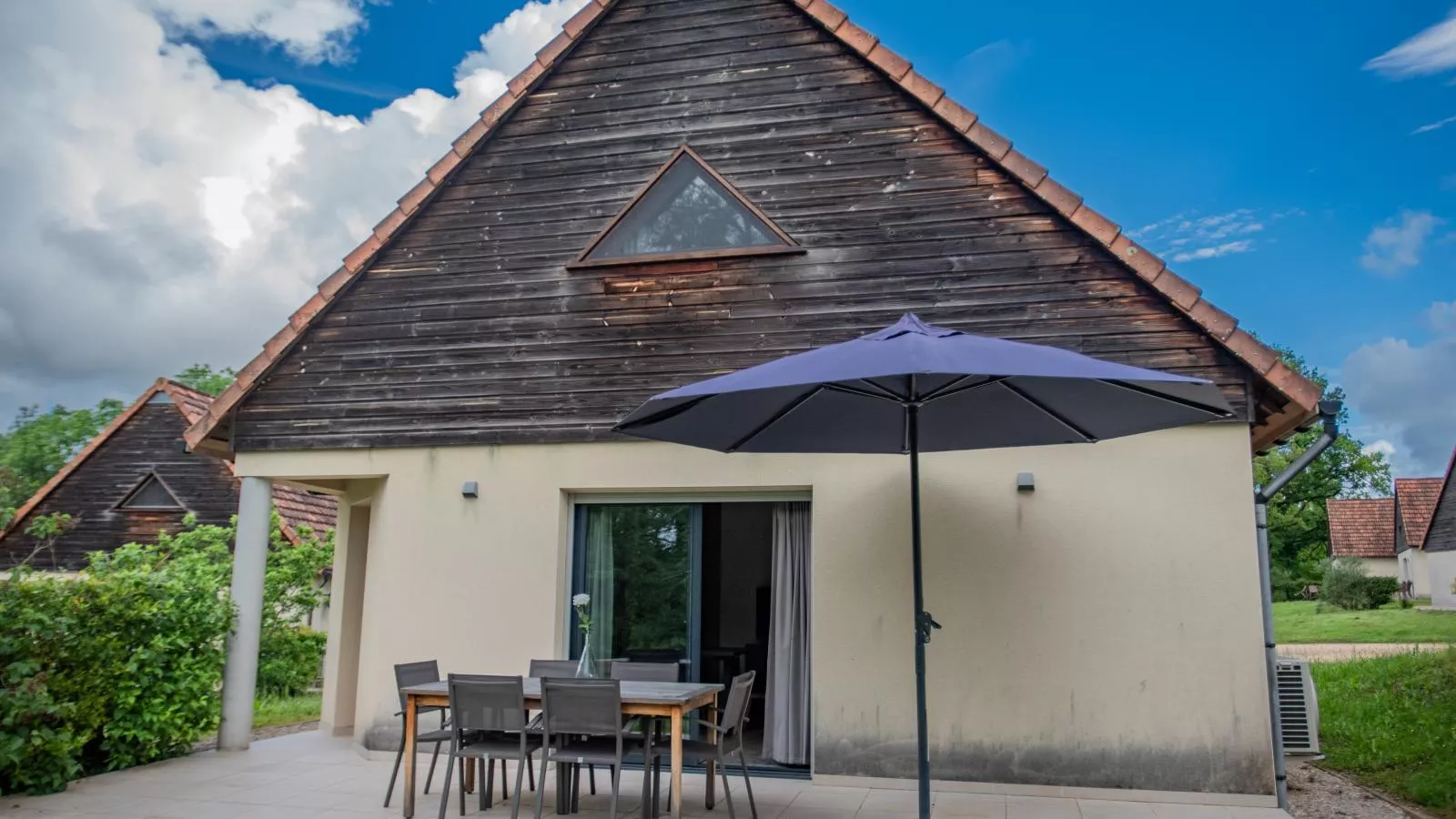 Le Lac Bleu 22-Exterior summer