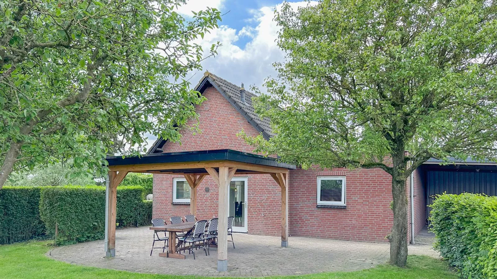 Alpacafarm Vorstenbosch-Exterior summer