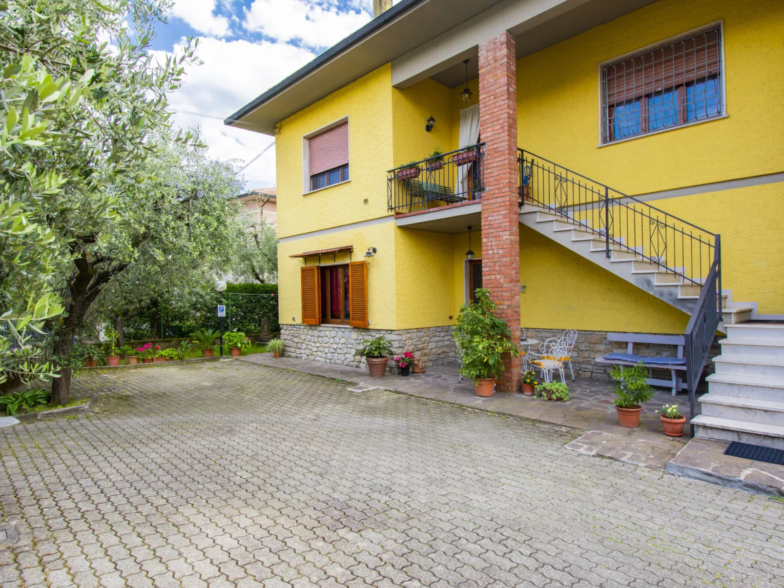 Casa della Gatta-Outside