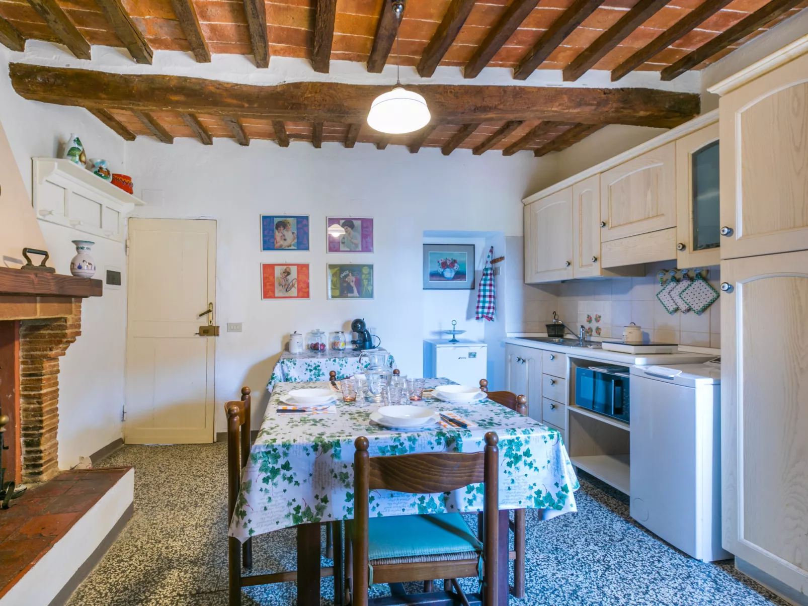 Anna's House-Dedans