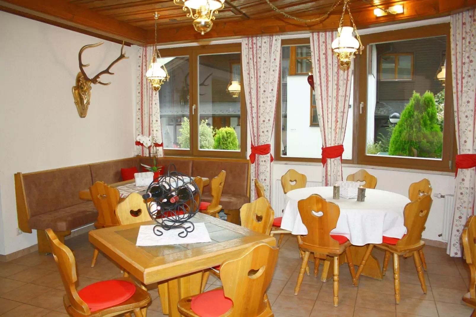 Alpenkatze-Facilities