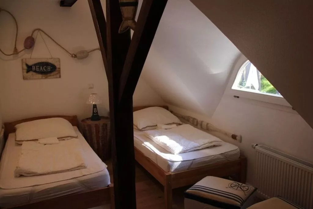 299927-Bedroom